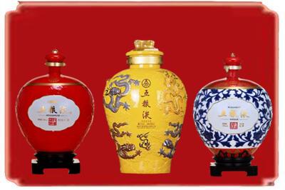 本溪市南芬烟酒回收五粮液各种摆件.jpg